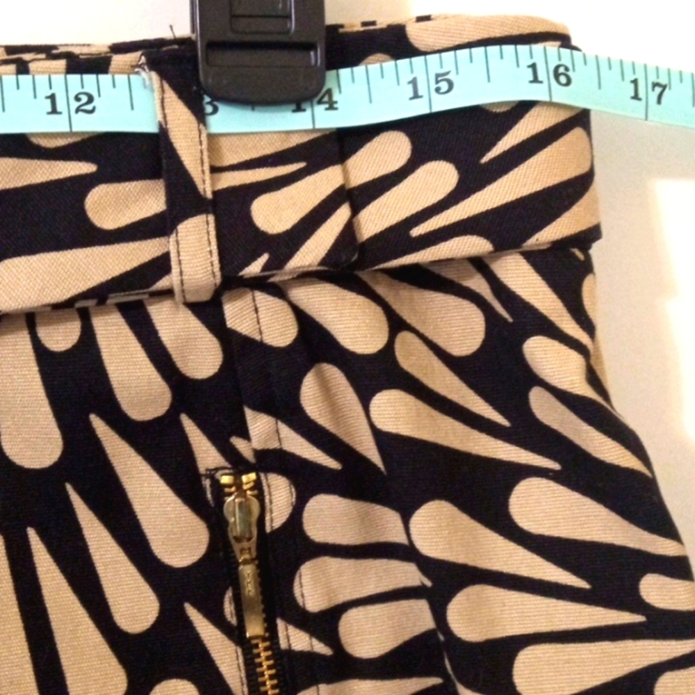 TALBOTS PETITES BLACK TAN SUNBURST PATTERN BELTED SKIRT SIZE 12 NWOT - Picture 9 of 10